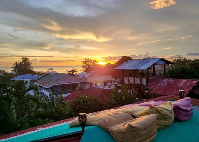 Atlas Malapascua Hostel *